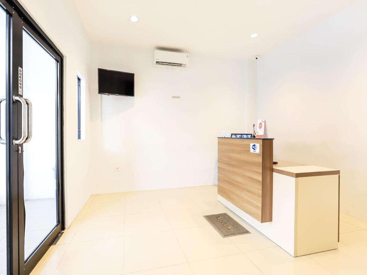 Oyo 3492 Mandala Residence Medan Exterior photo