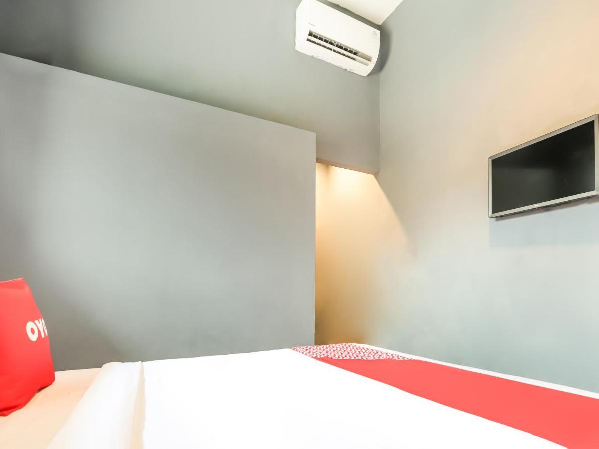 Oyo 3492 Mandala Residence Medan Exterior photo