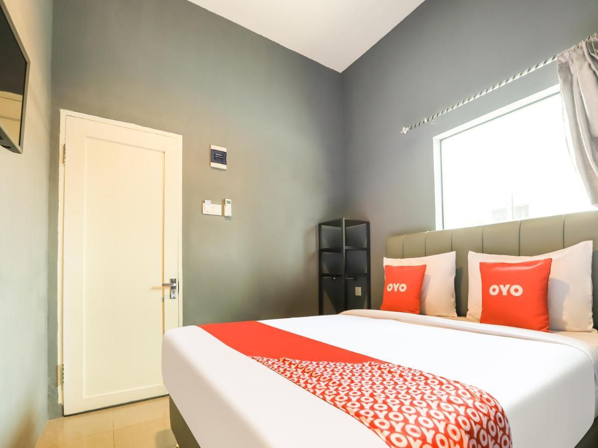 Oyo 3492 Mandala Residence Medan Exterior photo
